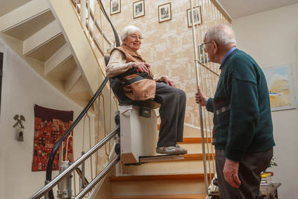 Chaises pour monter les escaliers seniors 